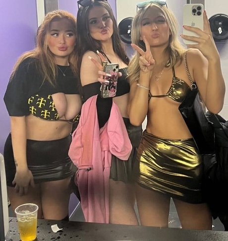 BustyMia E star hd photos