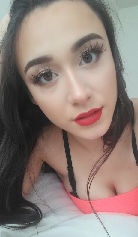 Impress Yumi model free picture