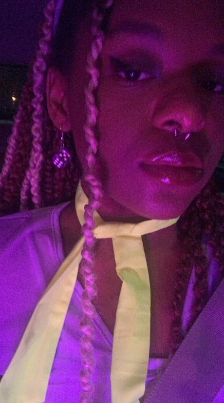 deedeeinyourdms nude pornstar galleries