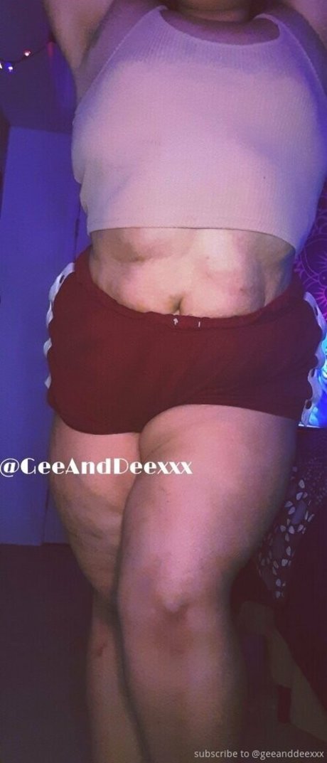 deedeeinyourdms model top photos