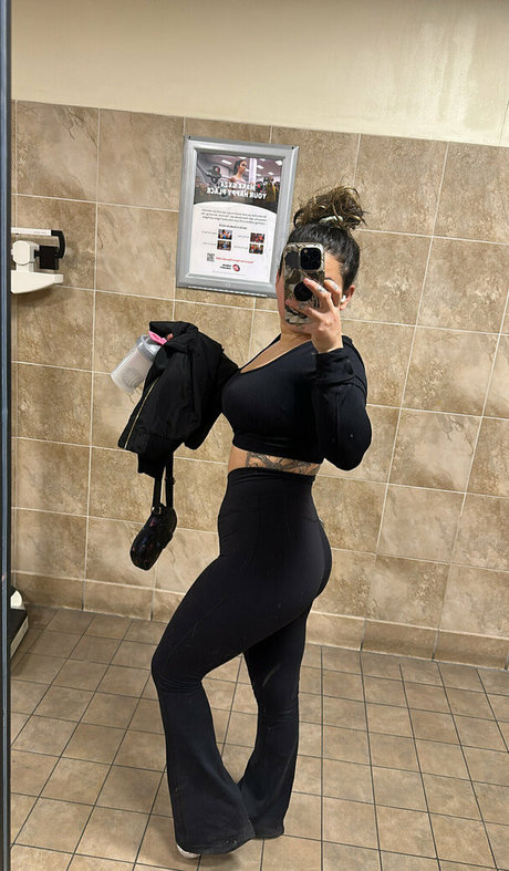 ask4iris pornographic model picture