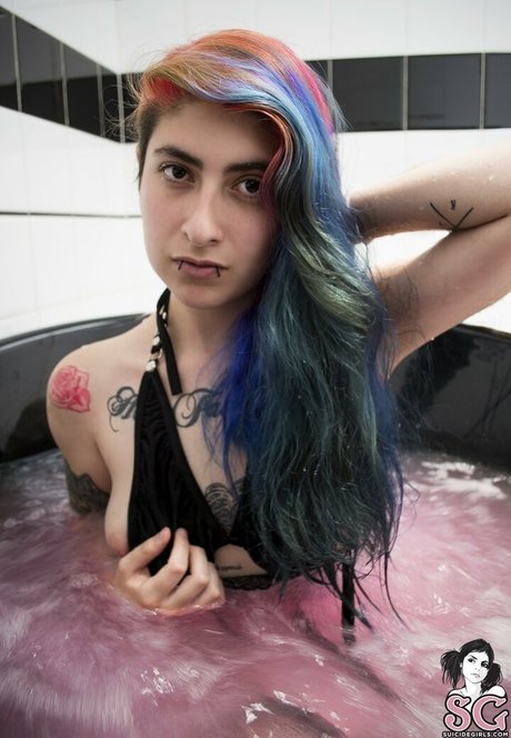 Karenzio naked actress archive