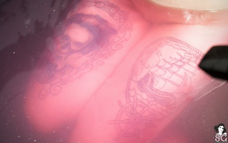 Karenzio model art pictures