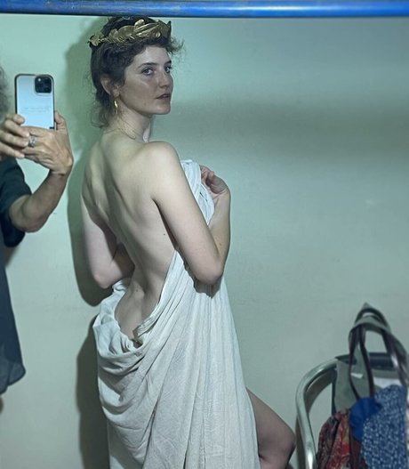 Moria Akons model perfect picture