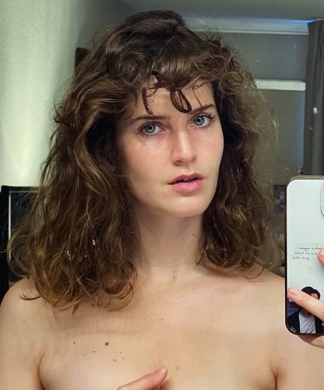 Moria Akons porn model image