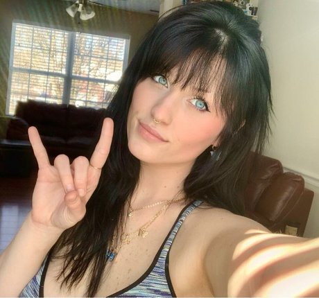 poutyfox sexy pornstar pics