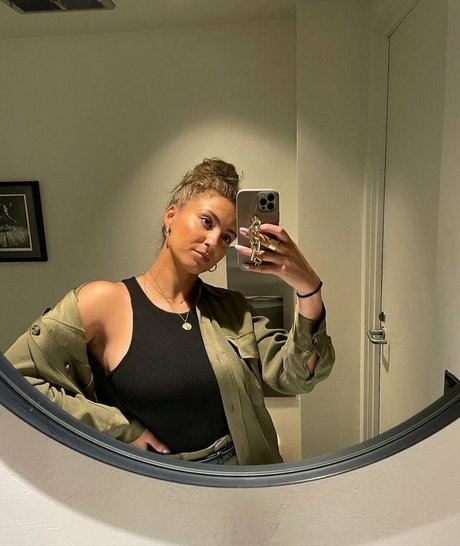 Tori Kelly model top galleries