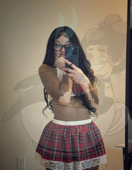 Curiousiteaaa model nude pictures