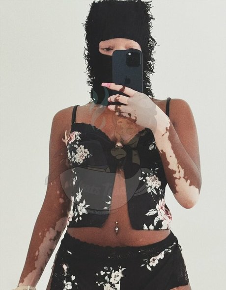 Curiousiteaaa erotic star gallery