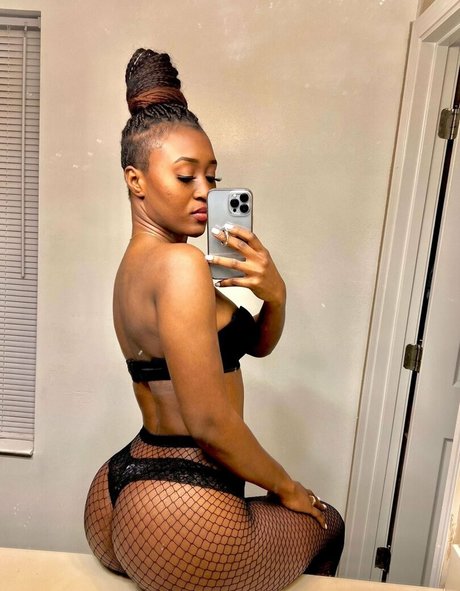 Queen Aminata model nude archive