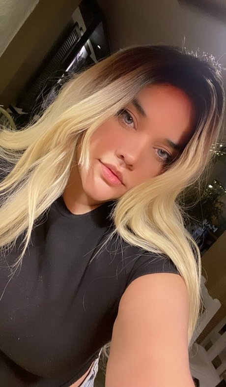 Honeygiri model photos