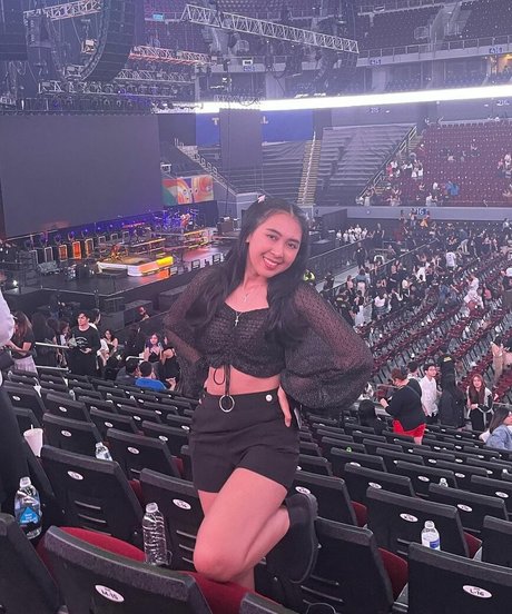 nininplays pretty pornstar pictures