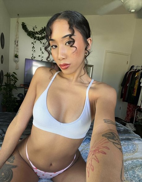 uluvzella pornstar naked pic