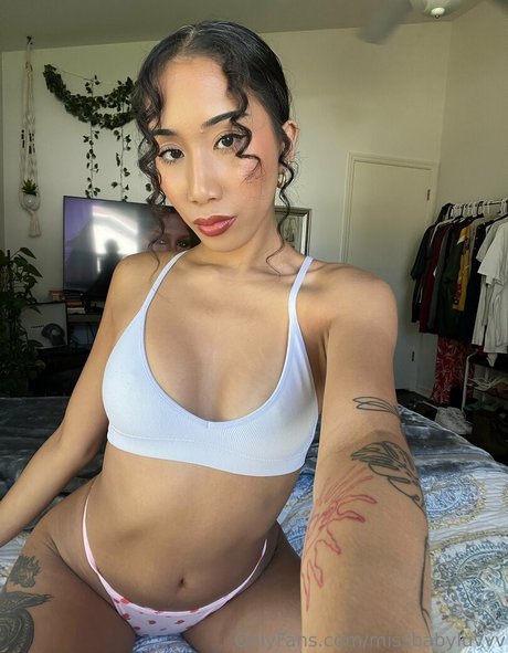 uluvzella exclusive model pics