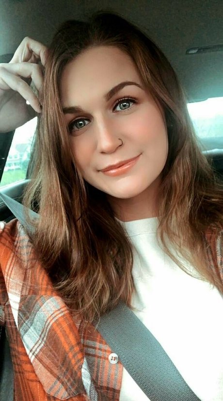 Taylor Hasty model top archive