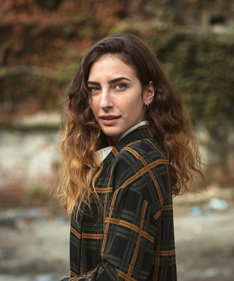 Hazar Motan model hd picture