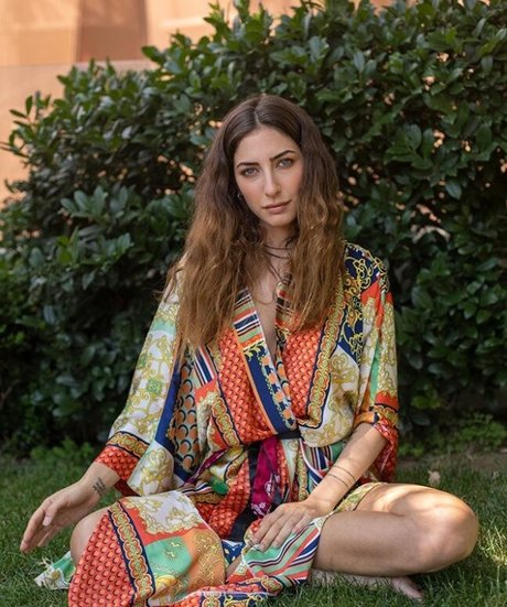 Hazar Motan free model pics