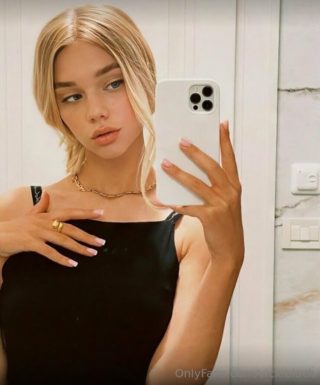 vickiblack hot model images