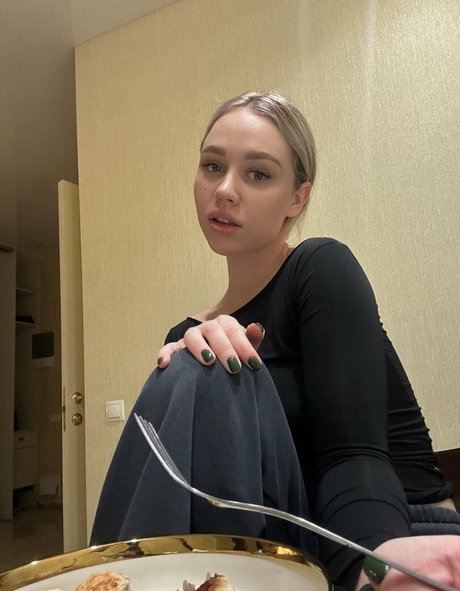 laleria star adult picture