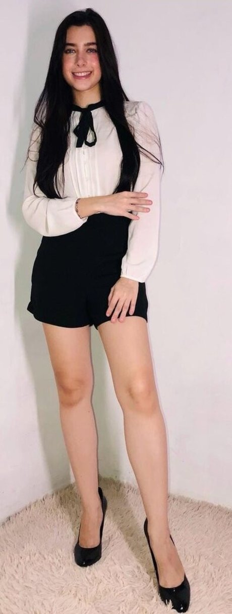 BiaGomez model top archive