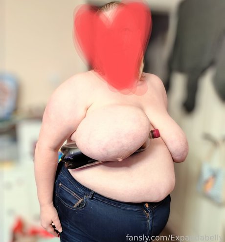 Expandabelly pornstar nude image