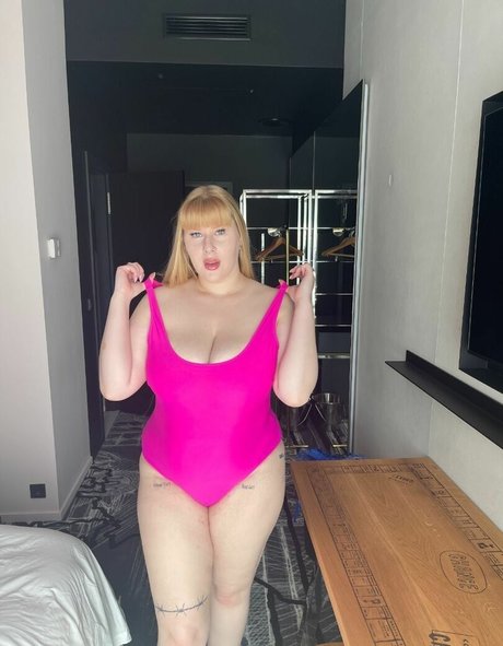 CaylaSnow nude model photo