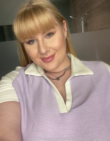 CaylaSnow nude star pictures