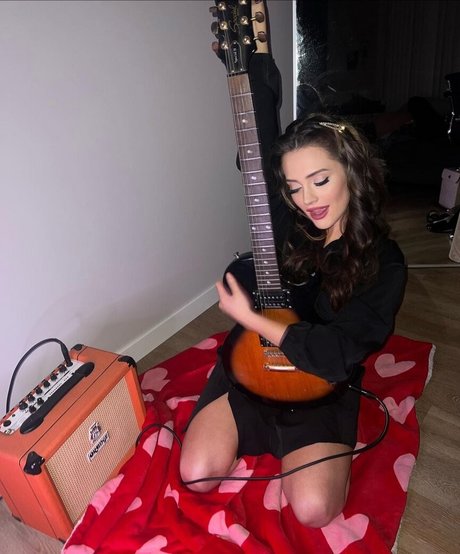 Mae Welsch star high quality pics