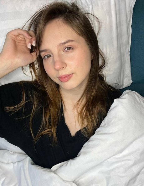 Leah Air pornstar nudes image