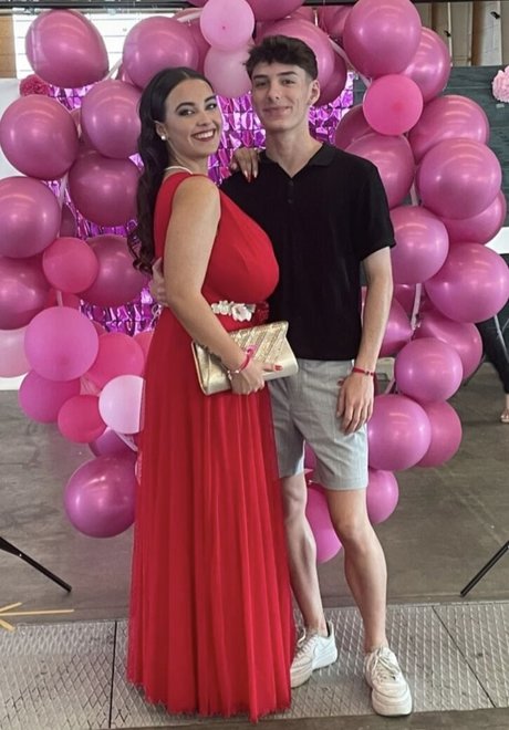 Anneris pornographic model pictures