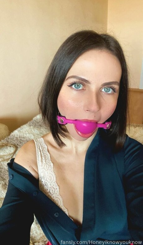 Honeyiknowyouknow xxx pornstar picture