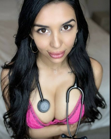 camilavalentinaxo top actress pics