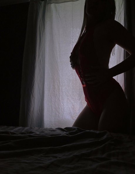 Elinasky hot actress gallery