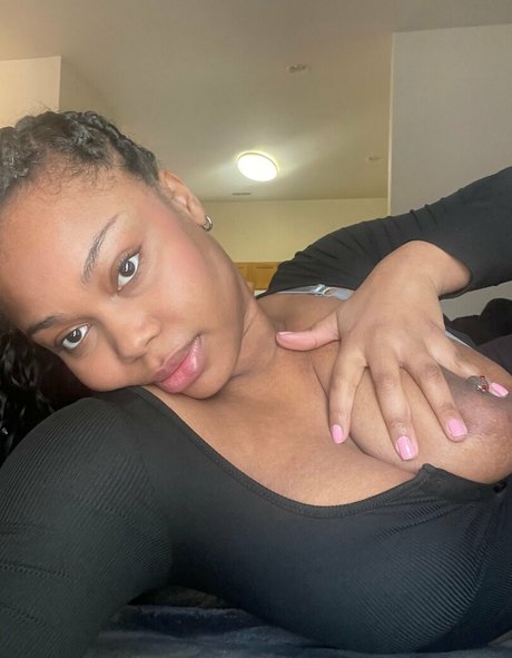 Mali J naked actress picture