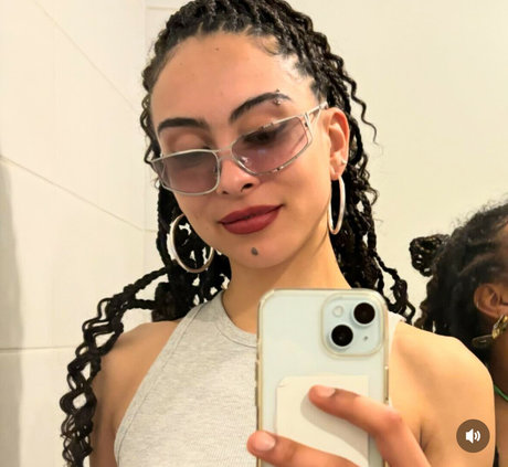 lilosliedjes nudes model image