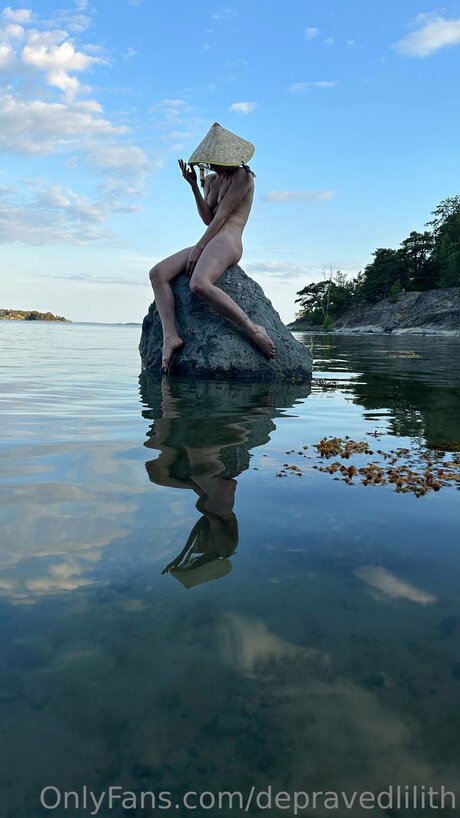 depravedlilith sexy actress picture