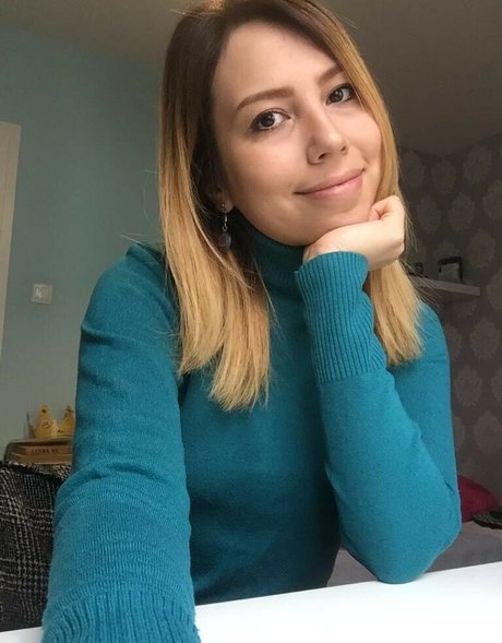 Yogsheee model erotic archive