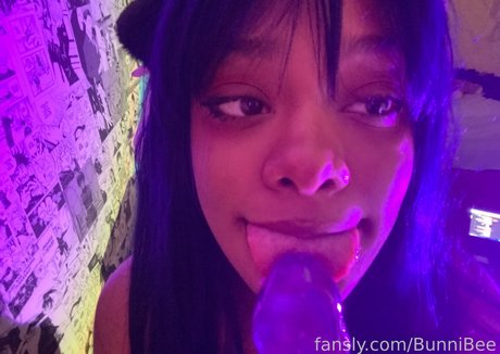 BunniBee hot actress photo