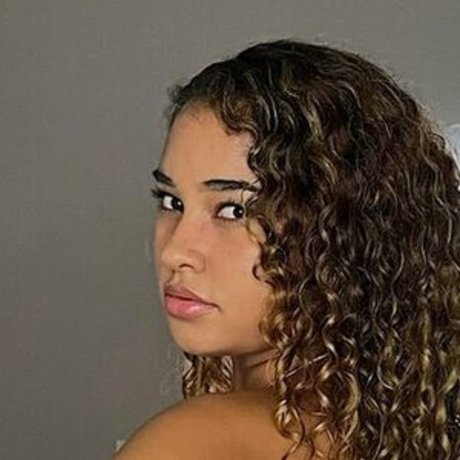 yourfavrae star nude pictures