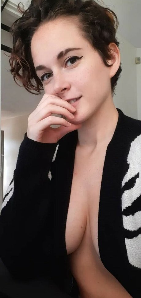 Salunes secret naked star archive