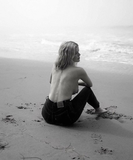 Mckenzie Hewson model adult img