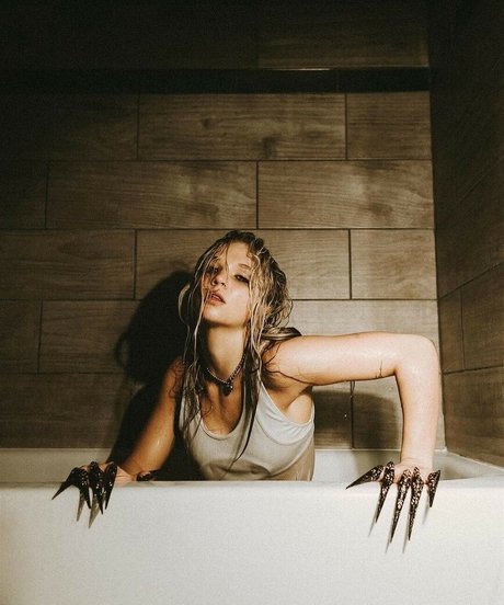 Julia Hart pornstar free gallery