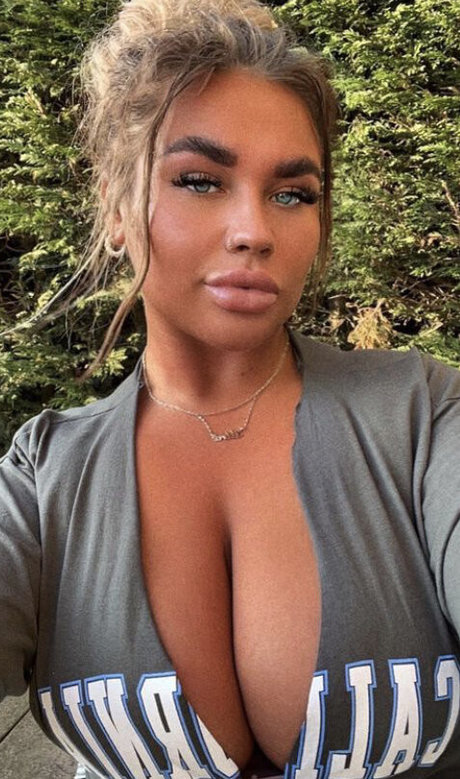 Nicole Barker nude actress galleries