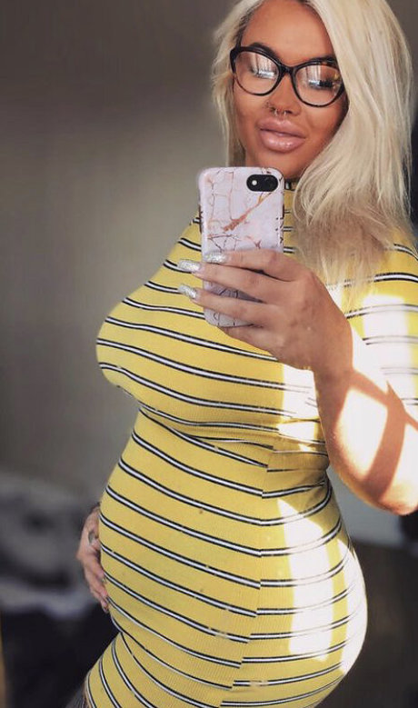 Nicole Barker model sexy photos