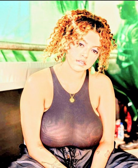 Mahalia hot actress pics