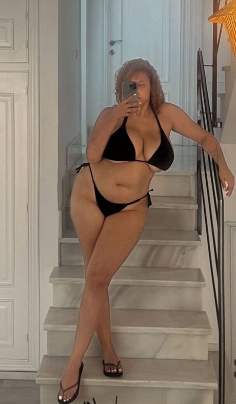 Mahalia model hot pictures