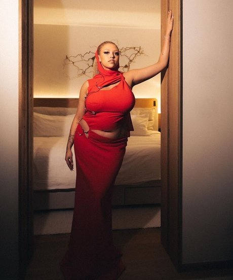 Mahalia pornstar top image