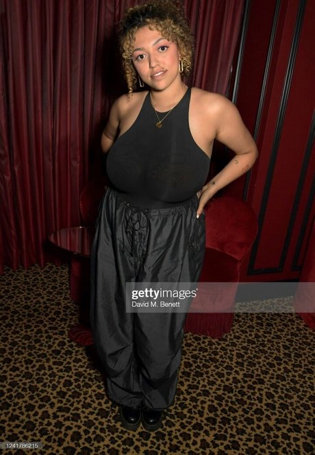 Mahalia pornstar nude picture