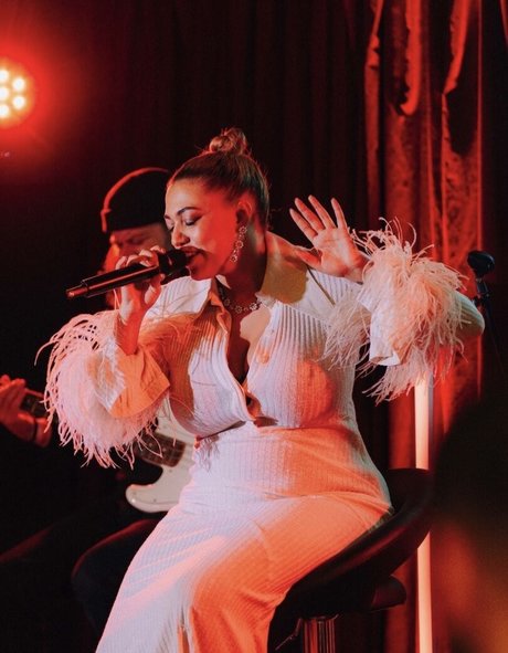 Mahalia pretty pornstar pic