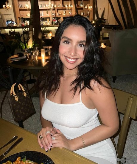 Deyaris Arai pornstar erotic gallery